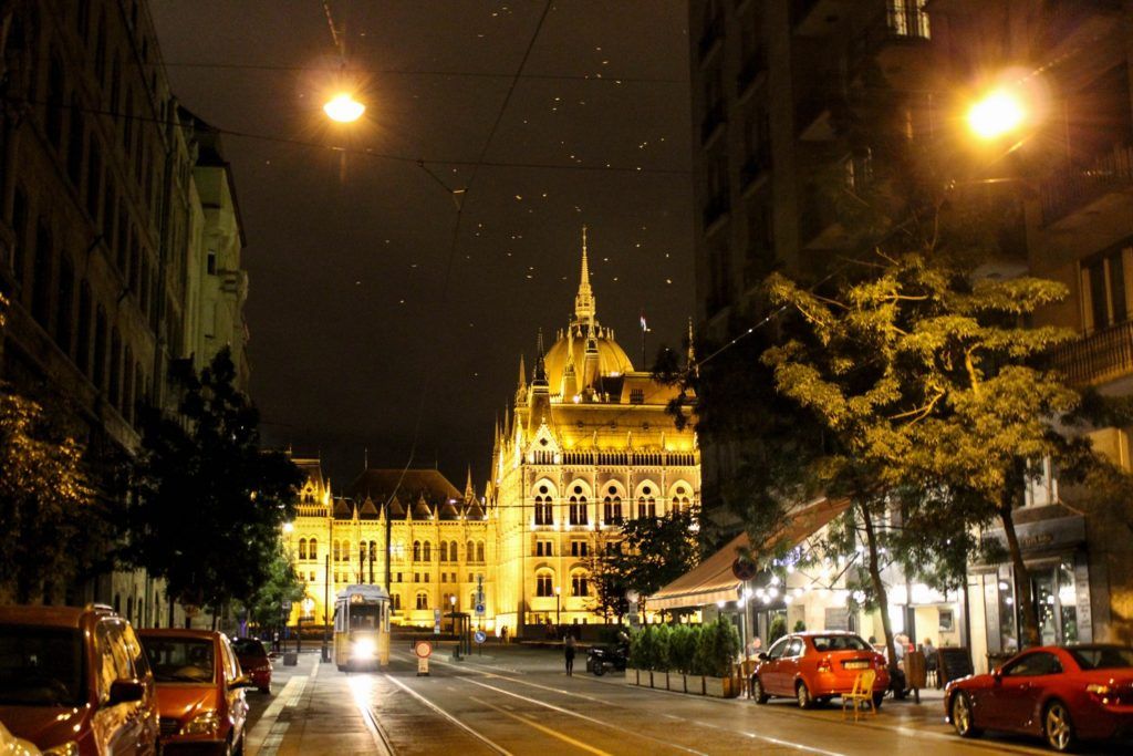 Boedapest parlementsgebouw 's nachts