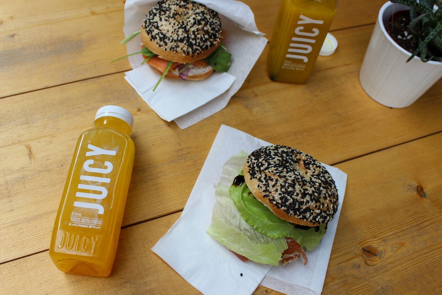 Lunchen bij Juicy + Budapest Bagel