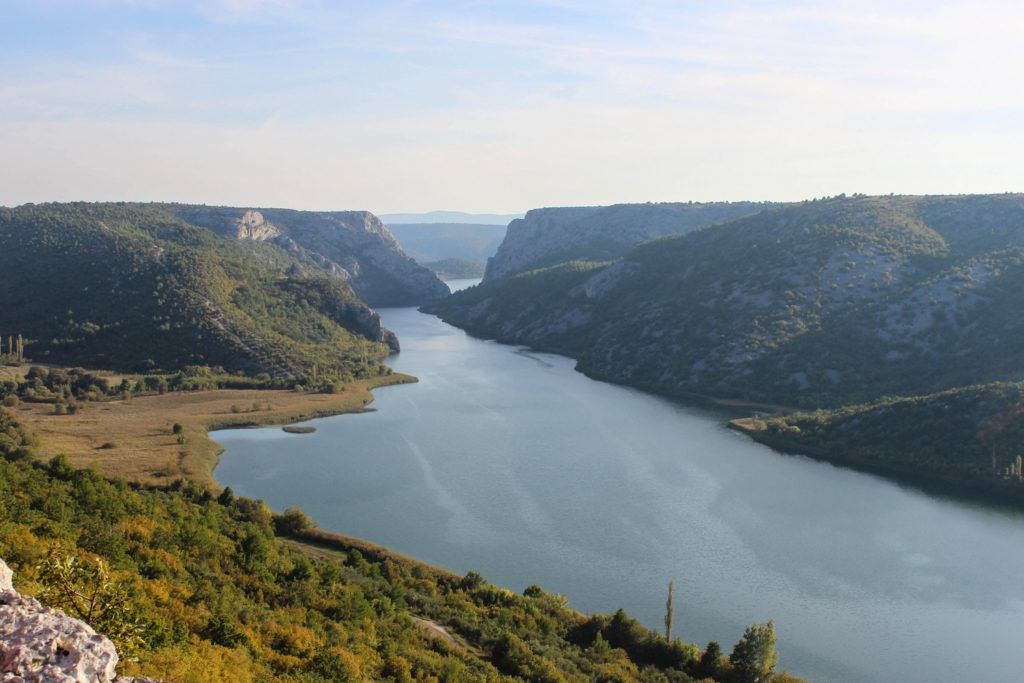 Het uitzicht vanaf Roški Slap in Nationaal Park Krka