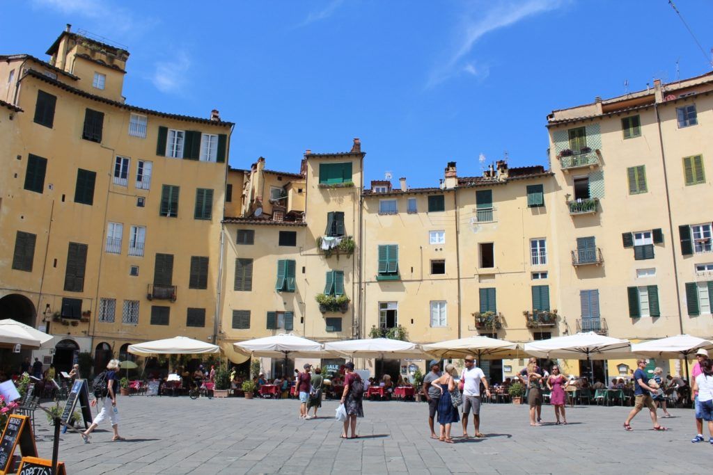 Piazza dell'Anfiteatro Lucca