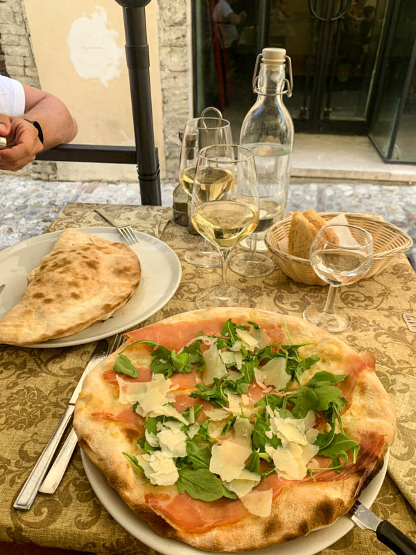 Pizza eten in Spoleto