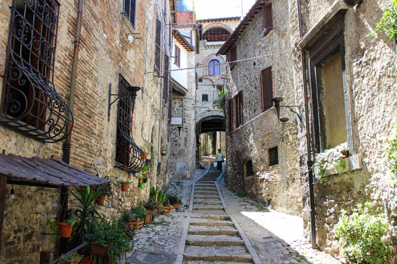 Middeleeuwse straatjes in Narni, Umbrië
