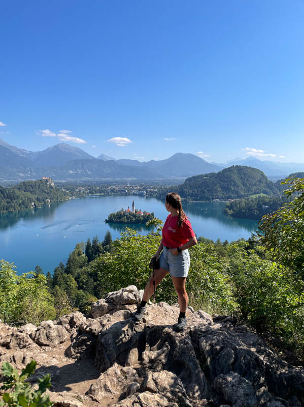 Hiken naar het uitzichtpunt van Lake Bled in Slovenië